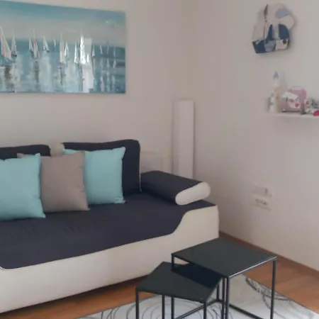 Vacation In - Mirna Ζαντάρ