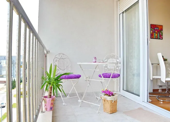 Vacation In - Mirna Apartment