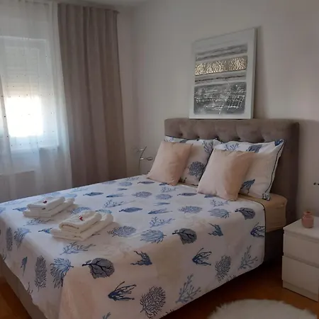 Vacation In - Mirna Lägenhet Zadar