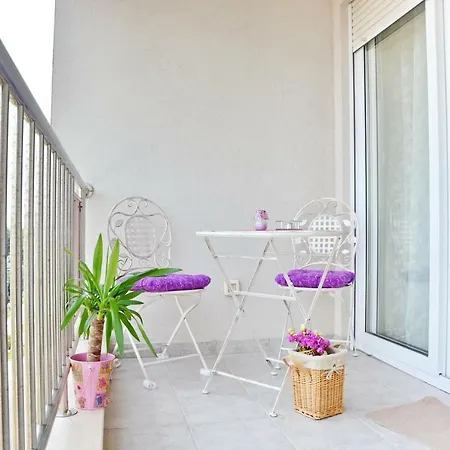 Vacation In - Mirna Apartment