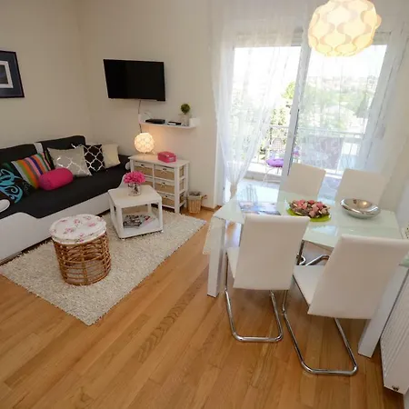 Vacation In - Mirna Apartment *