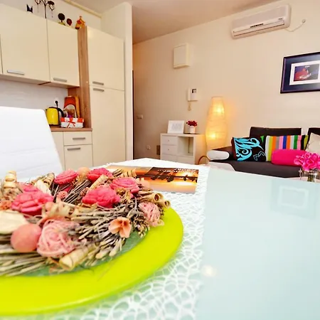 Vacation In - Mirna Apartment