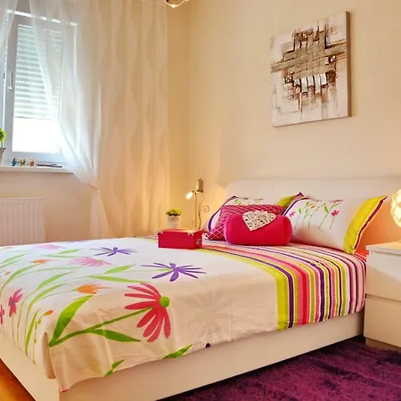 Vacation In - Mirna Apartment *