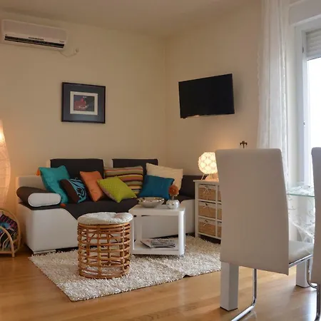 Vacation In - Mirna Apartment *