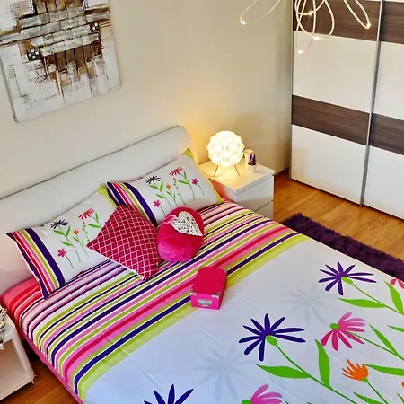 Vacation In - Mirna Apartment *