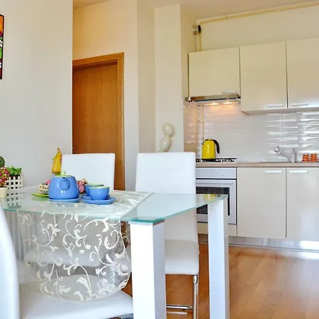 Apartment Vacation In - Mirna *