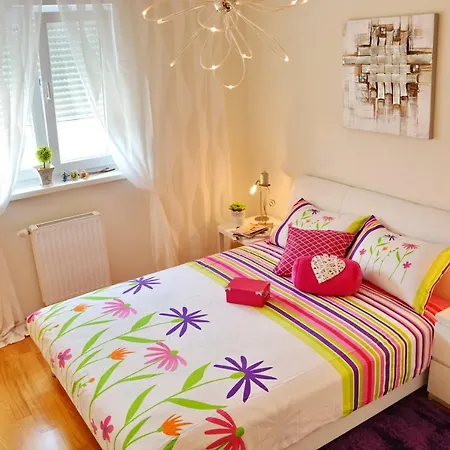 Apartment Vacation In - Mirna *